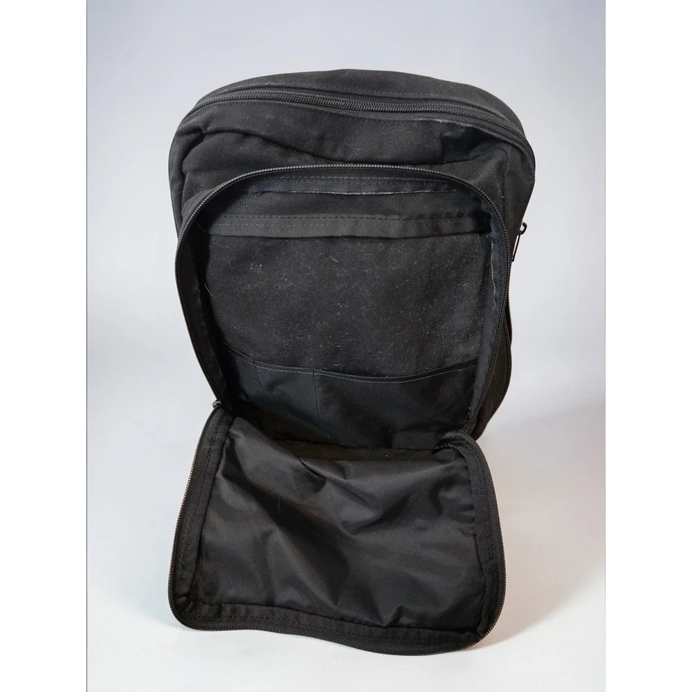 Looptworks Limited Edition Bag Blsck Conertible Shoulder Bag‎ Backpack Medium